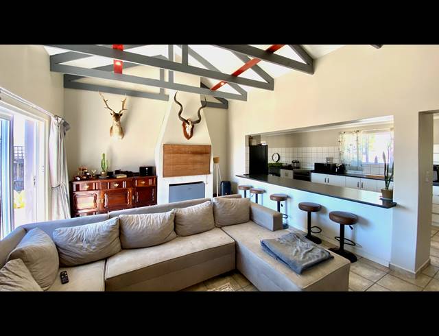 4 BEDROOM HOUSE FOR SALE IN VELDDRIF